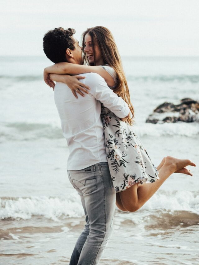 Must Love Once – एक बार जरूर प्यार करें | Evergreen Shayari Stories